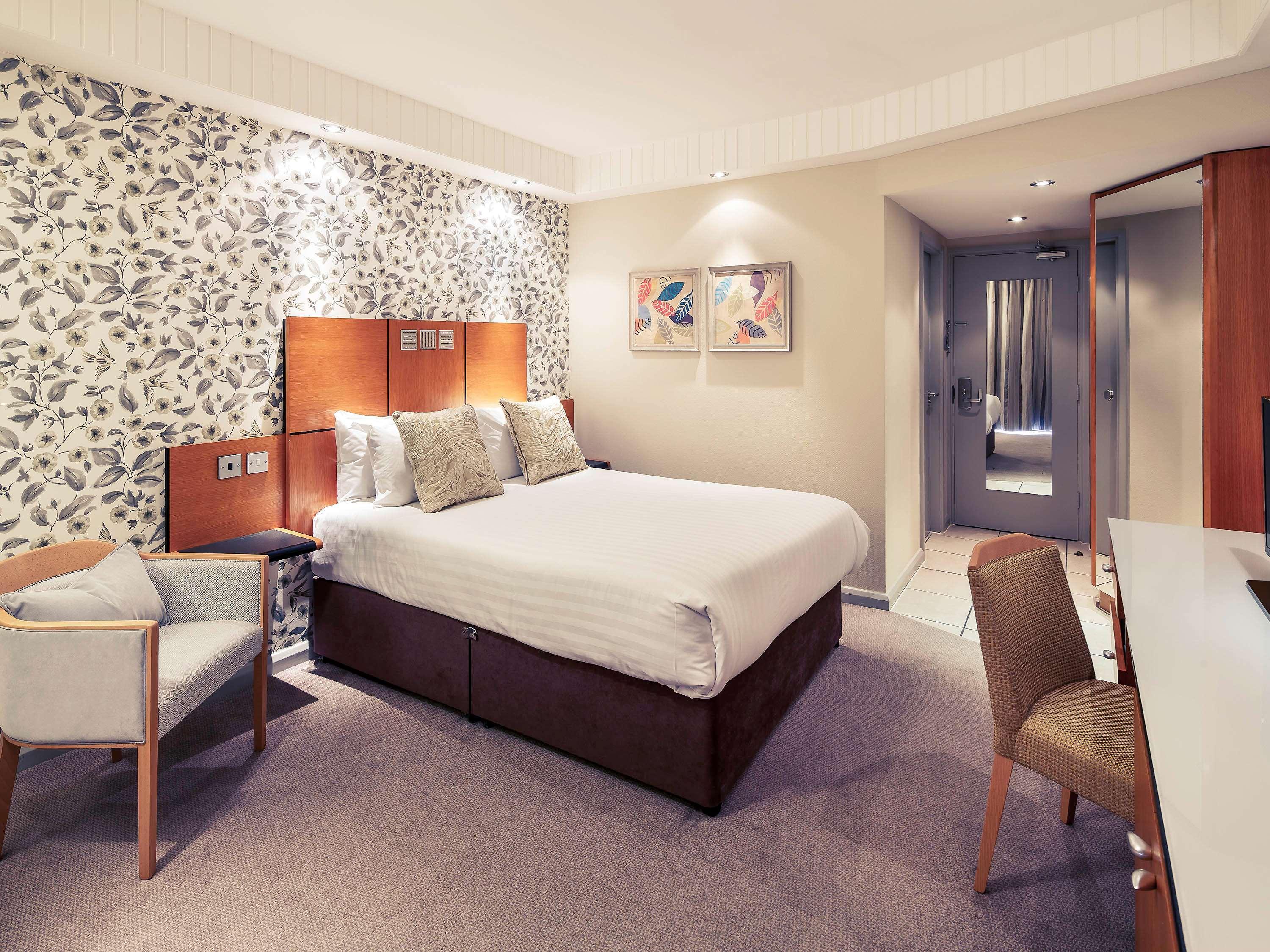 Mercure Leeds Parkway Hotel Exteriör bild