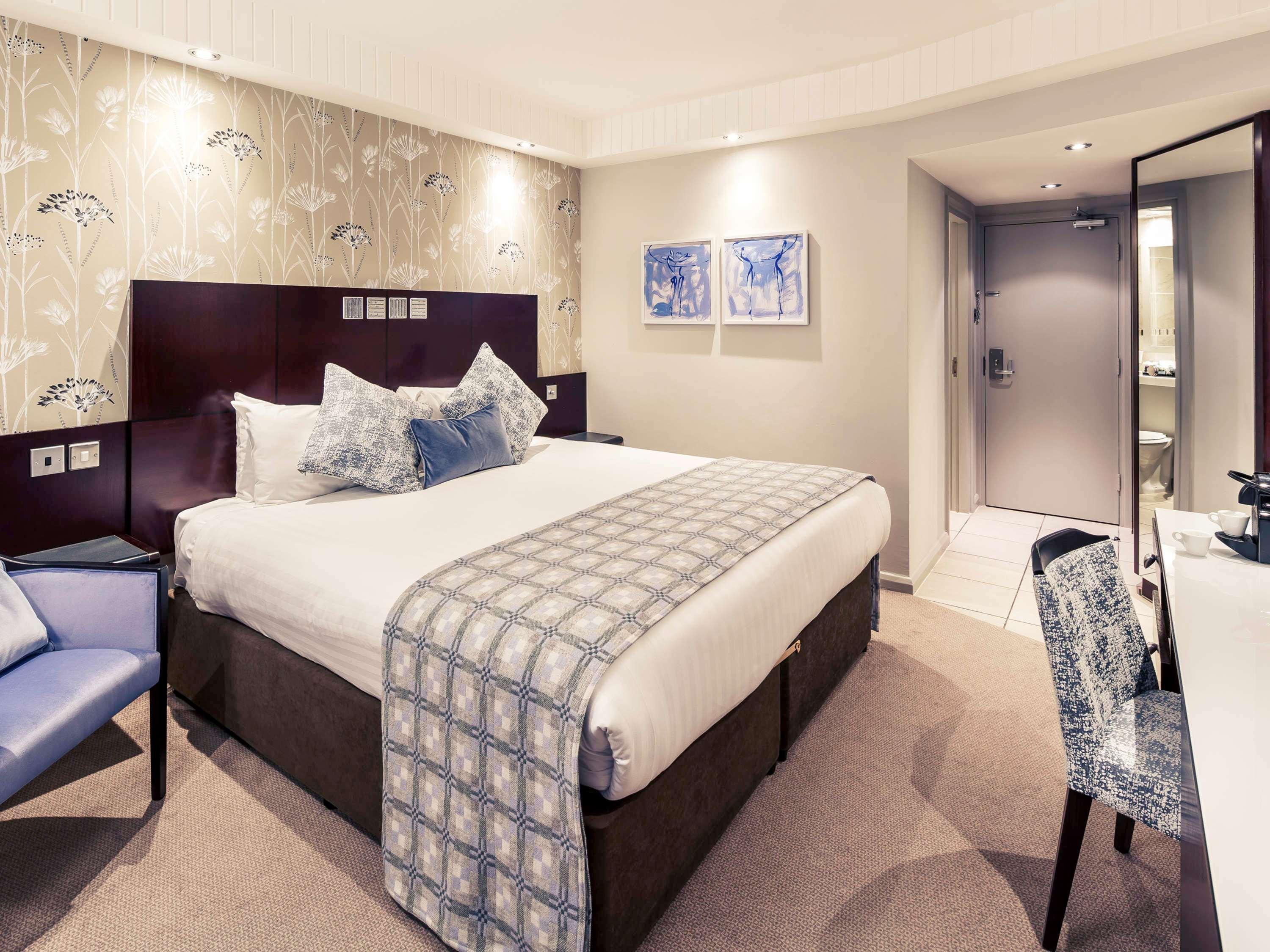Mercure Leeds Parkway Hotel Exteriör bild