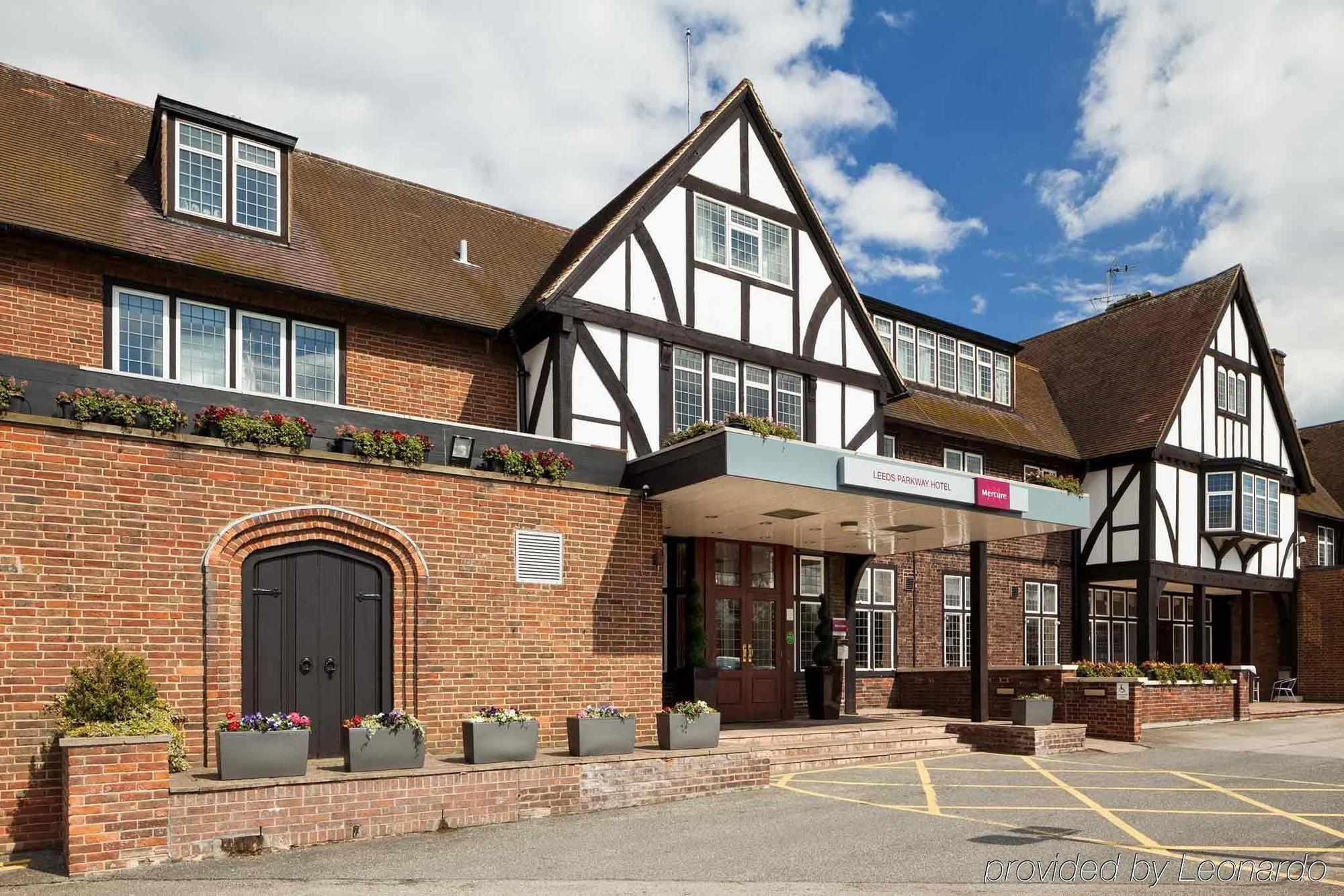 Mercure Leeds Parkway Hotel Exteriör bild