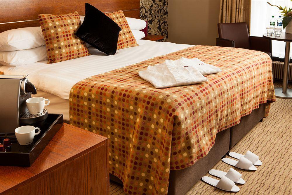 Mercure Leeds Parkway Hotel Exteriör bild